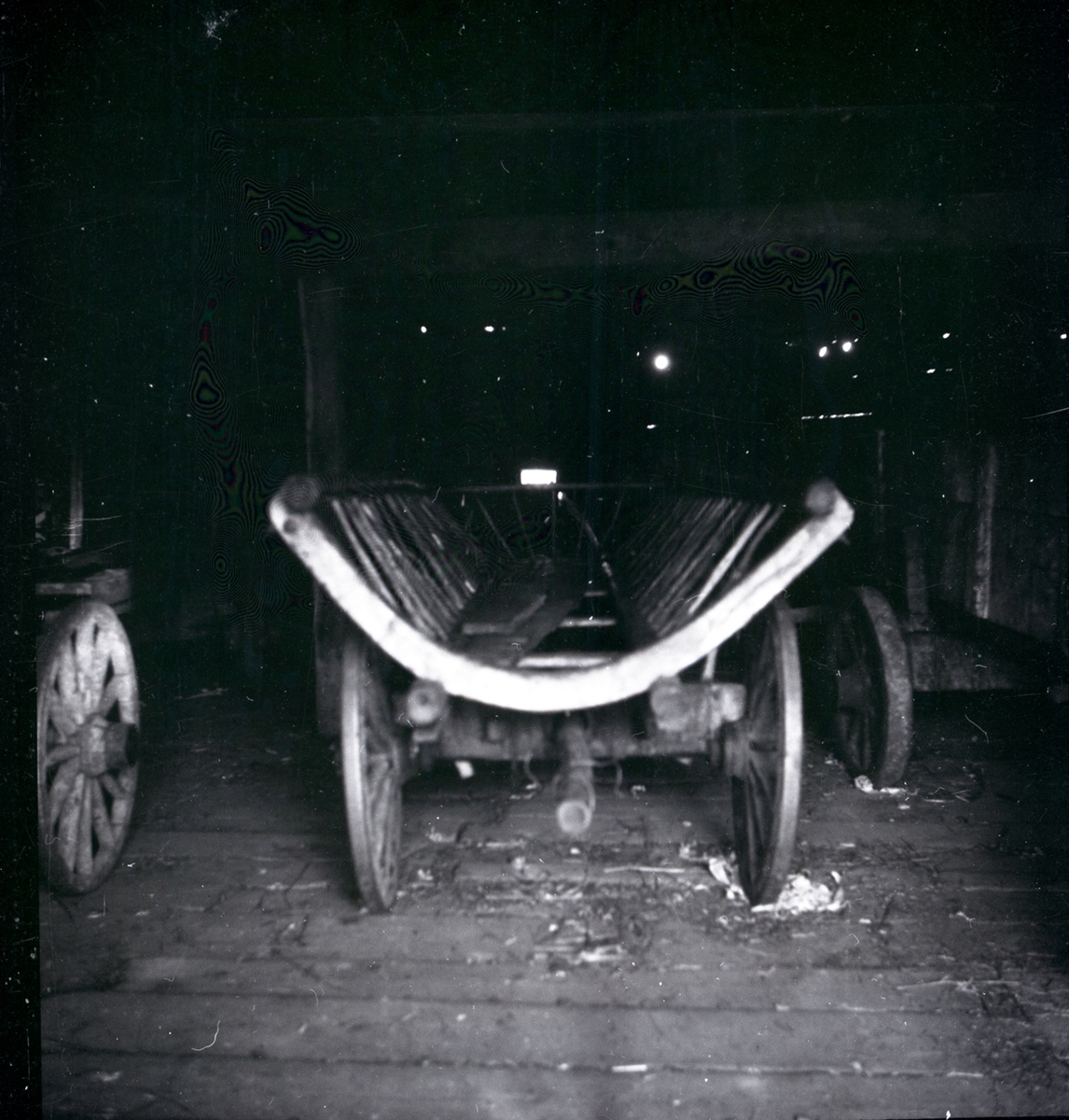 Lilla Fighult vagn med häck i rund profil.