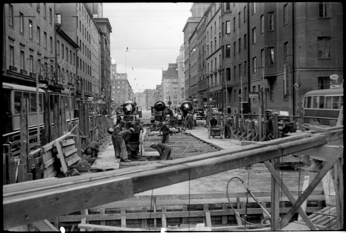 Pågående tunnelbanebygge  på Eriksgatan vid Sankt Eriksplan i Stockholm, 1946.