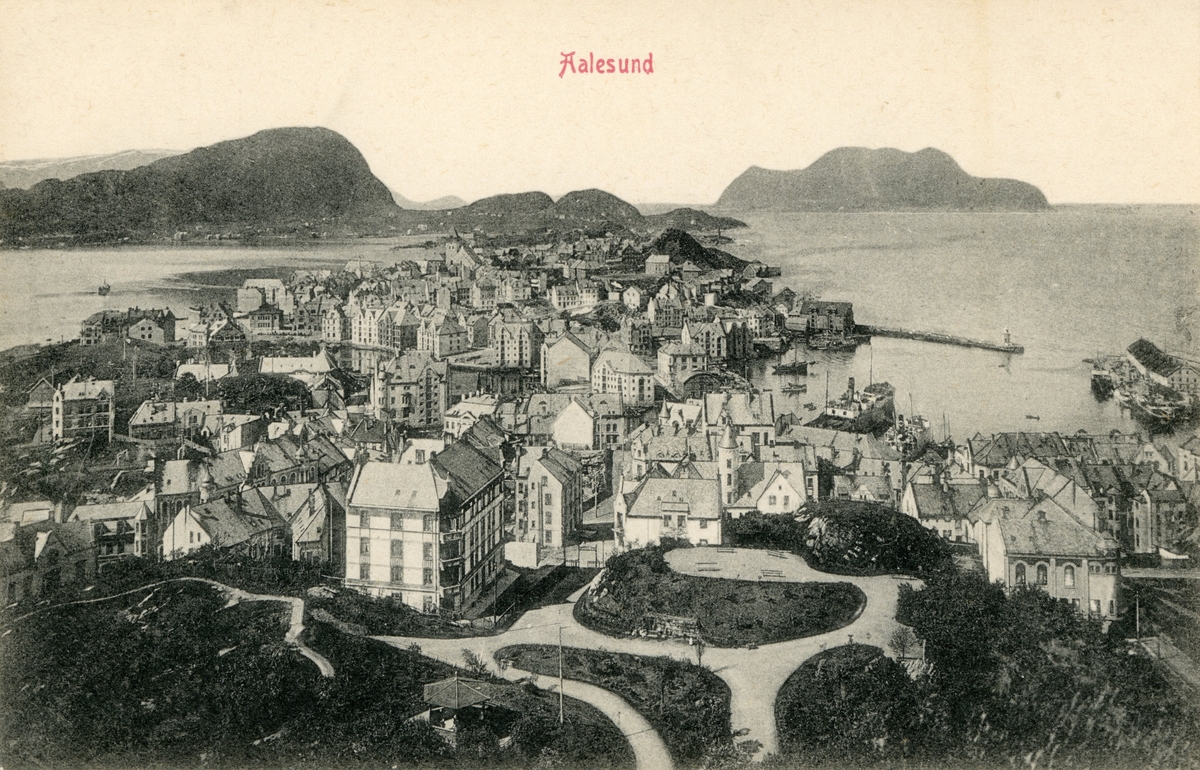Oversiktsbilde av Ålesund by og parken.