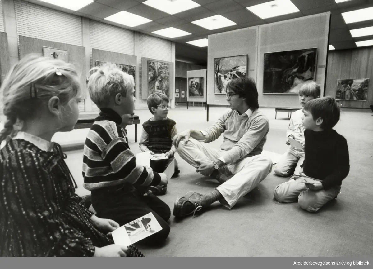 Munch-museet. "Barneomviser Otto Graf forteller barna om Munchs liv. November 1984
