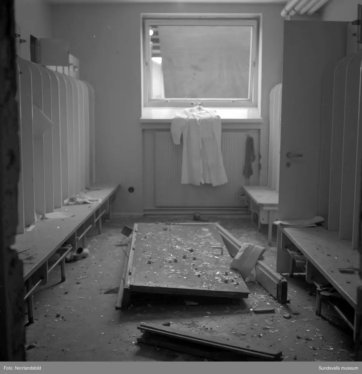 I februari 1963 inträffade en kraftig explosion i källaren på Corona-bageriet vid Landsvägsallén. Nio personer skadades, varav fyra allvarligt, och personalen hade tidigare på dagen känt kraftig gaslukt. Ett 100-tal fönster trycktes ut och på bilderna ses bland annat förödelsen i omklädningsrummen.