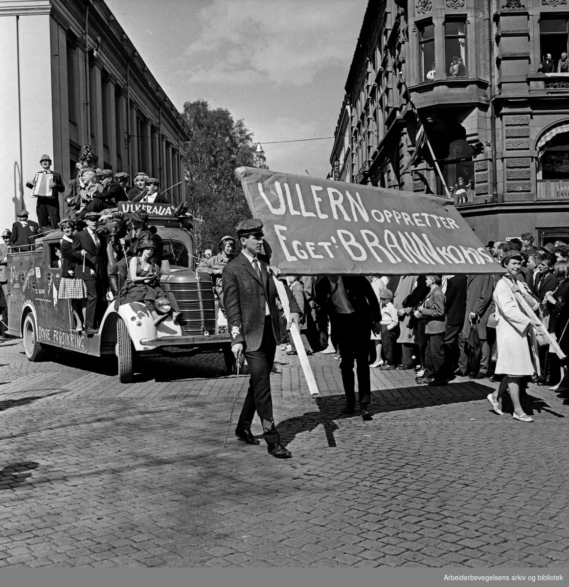 Russetoget. Eget brannkorps på Ullern. 17. mai 1962.