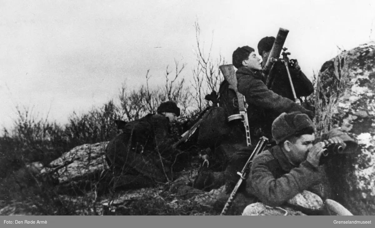 Sovjetiske styrker rykker frem mot den norske grensen, Minekastersoldater. 