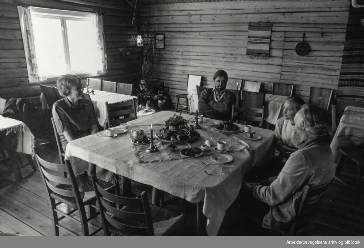 Nordmarka, Skjennungstua. Interiører. Mai 1988