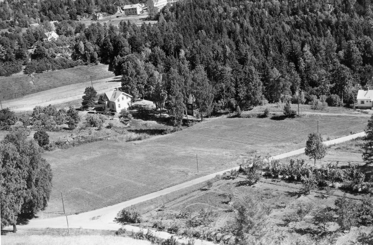 Flyfotoarkiv fra Fjellanger Widerøe AS, fra Porsgrunn Kommune. Solvang. Tveten Nystrand. Fotografert 08.08.1959. Fotograf J. Kruse