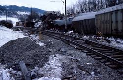 Ødelagte jernbanevogner etter togulykken ved Nypan der et go