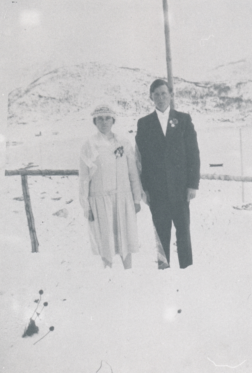 Brudebilde av Julie og Toralf Joakimsen. Medby, Torsken 1928