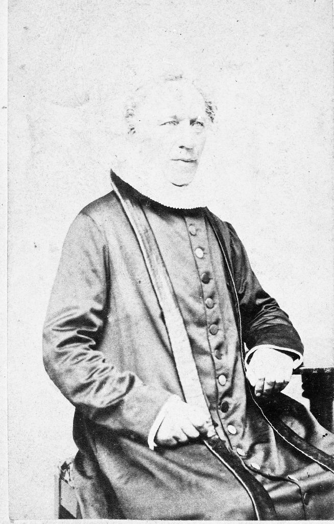 Prost i Jæren prosti Ditlev Bernardus Gadebusch Gunnerus (1806 - 1872).
Han kom som sokneprest til Lye frå Vardøhus i 1848. Han var gift med Oline Wilhelmine Arøe.