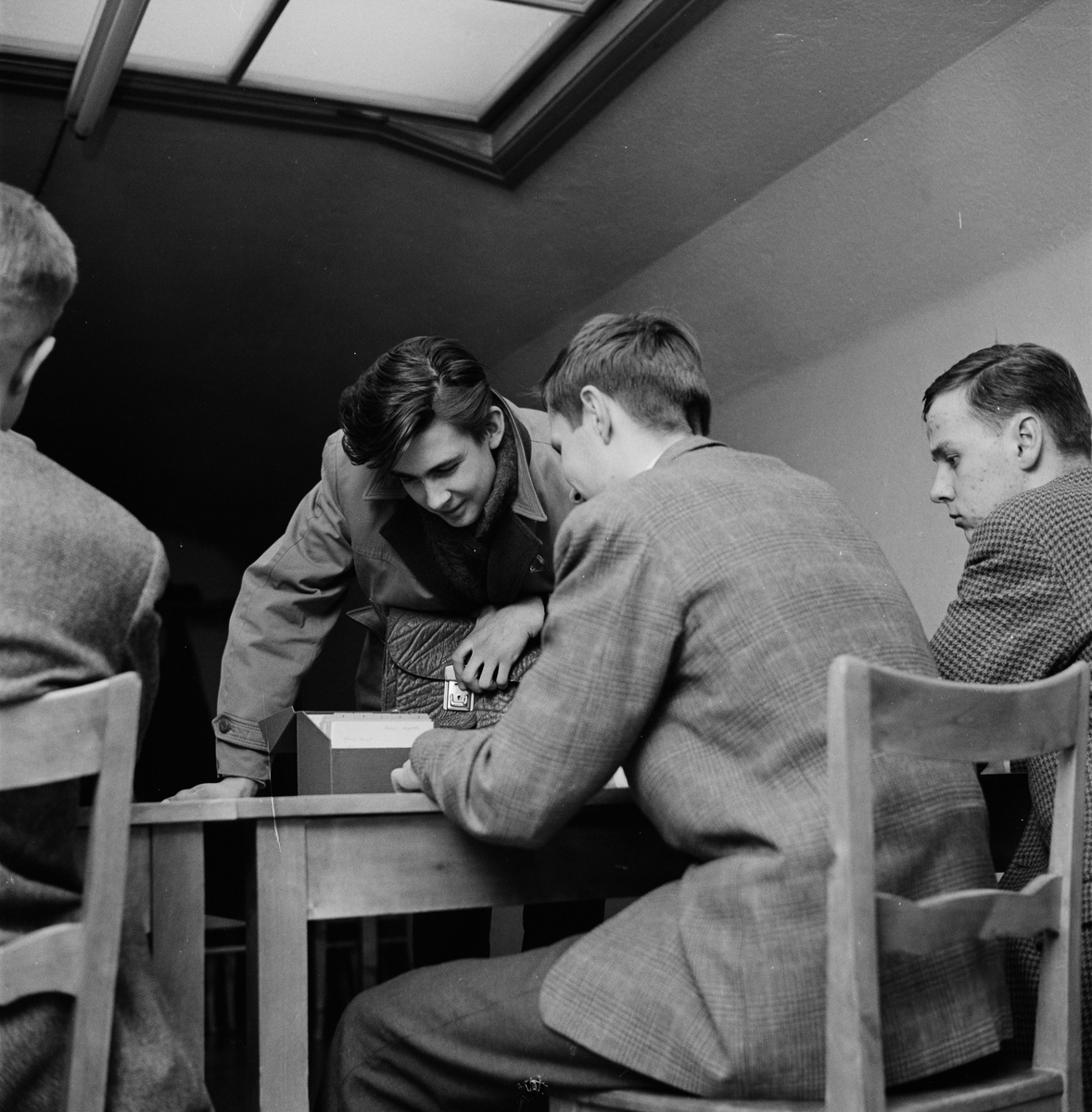 Uppsala Högre Allmänna Läroverk - Lars Pettersson, Bengt Spowe, och Henrik Hammar har startat en stödundervisning till förmån för skolans yngre elever, Uppsala 1960