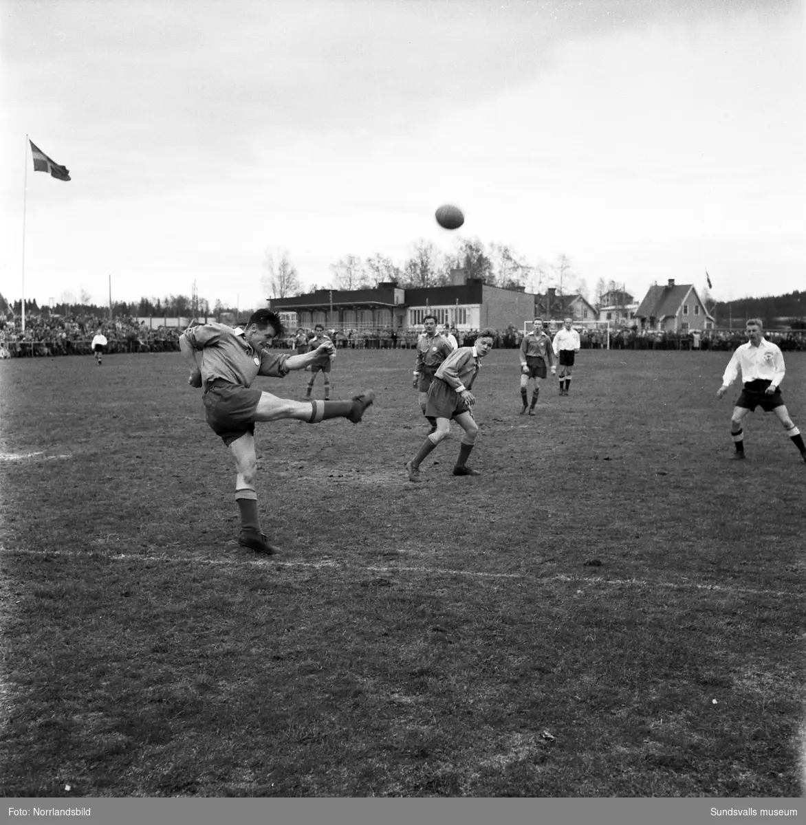 Fotbollsmatch Fagervik-SAIK, på fotbollsplanen i Bergeforsen.