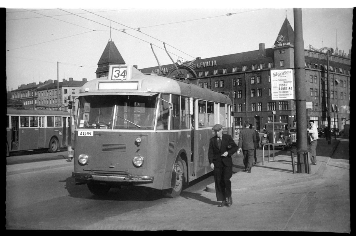 Buss tillhörande Aktiebolaget Stockholms Spårvägar, SS F3 vid hållplats Norra Bantorget på linje 34 som gick mellan Birkagatan - Slussen - Skanstull.