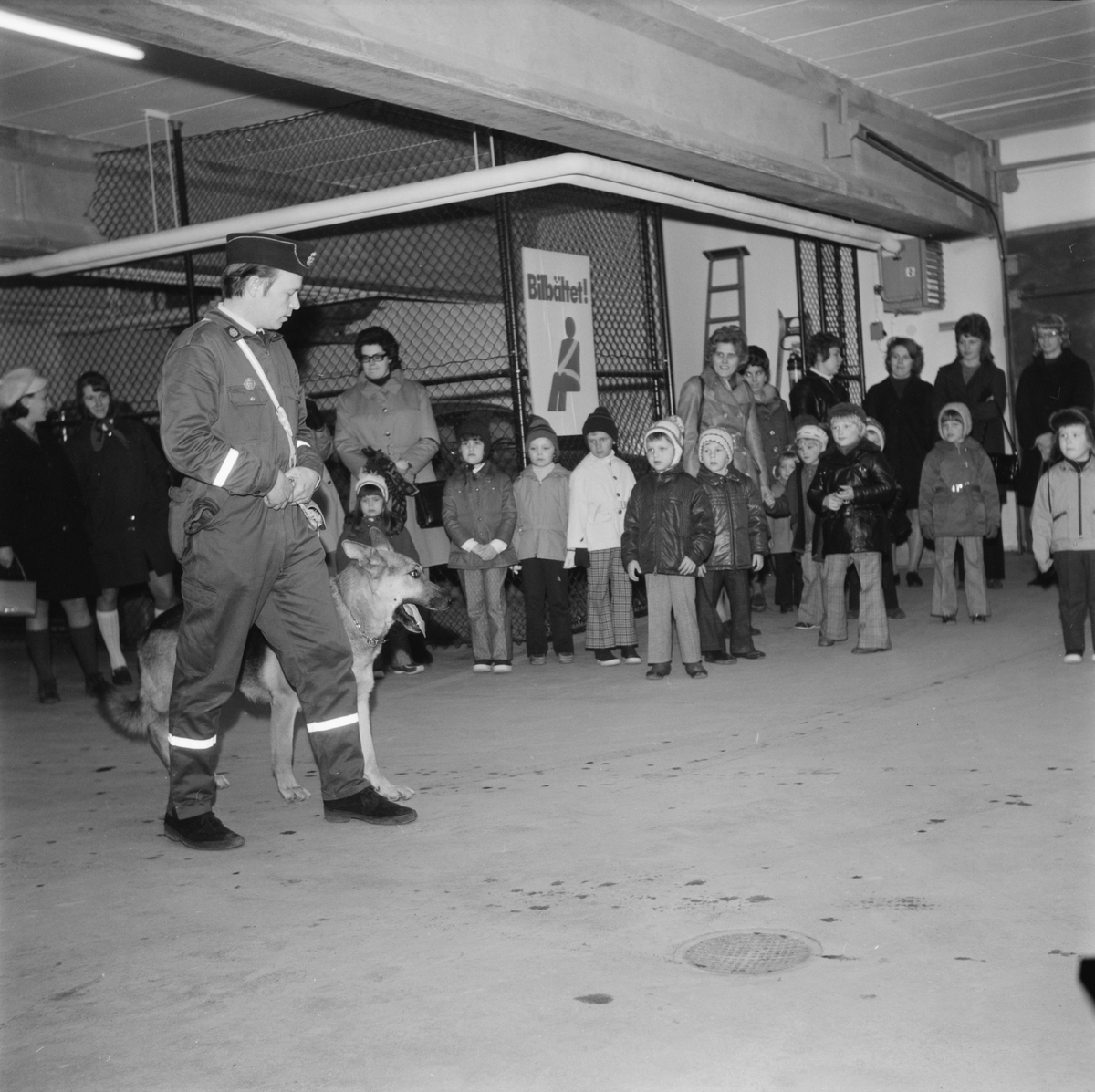 Barntrafikskola avslutas i Tierp, Uppland, april 1972