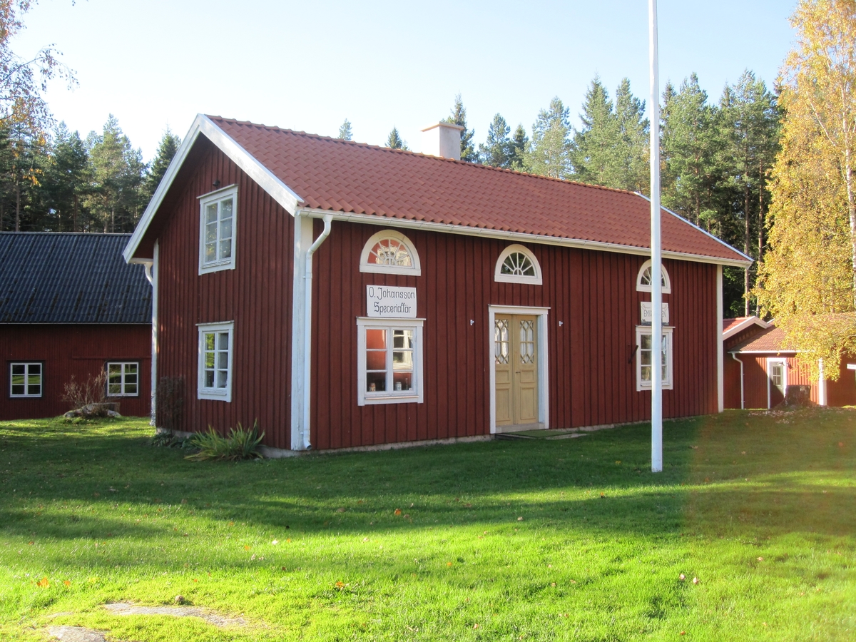 Exteriör, Barkeryds hembygdsgård, Källerydsstugan, i Barkeryds socken i Nässjö kommun.