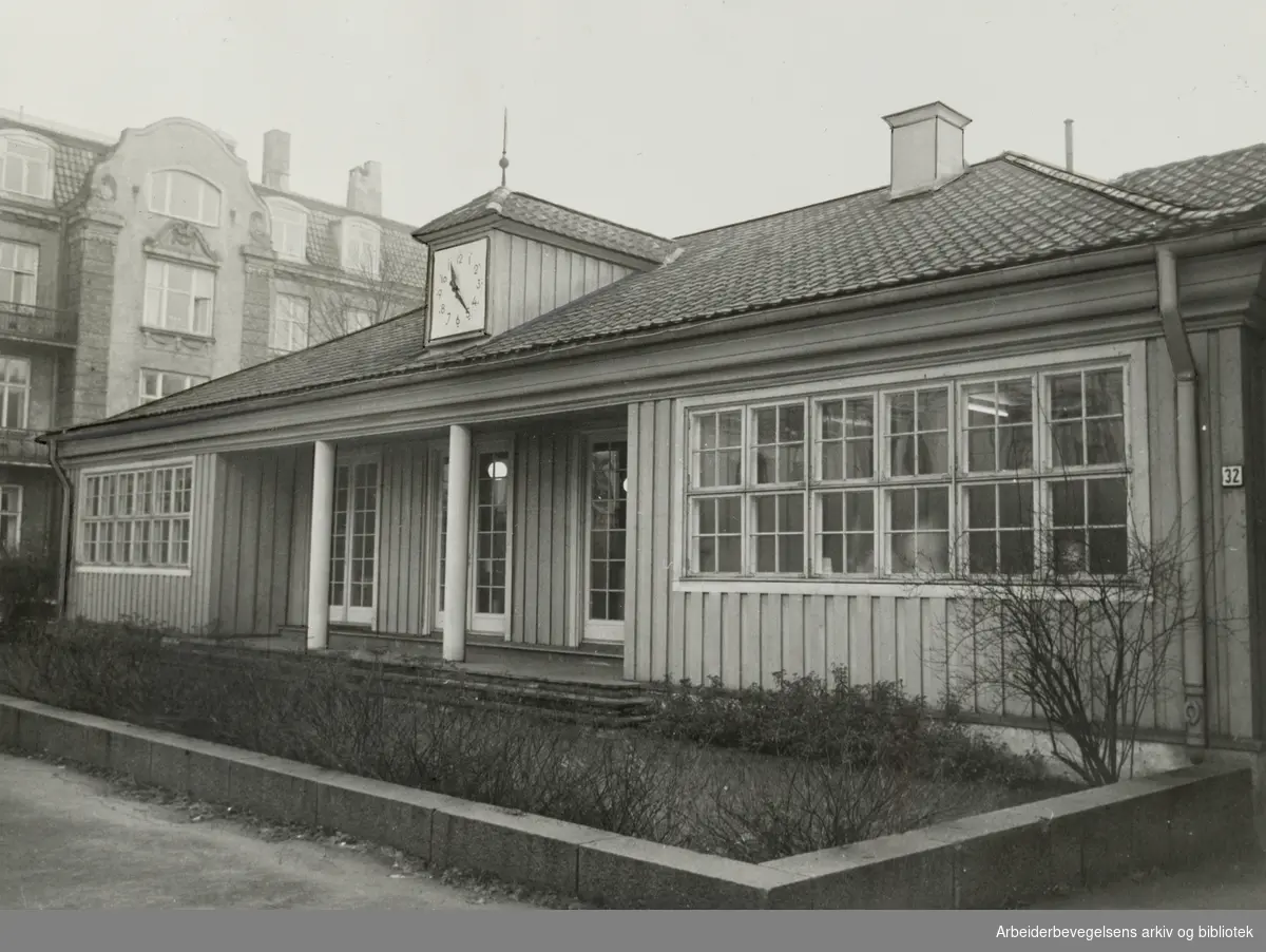 Odontologisk Institutt. 1957