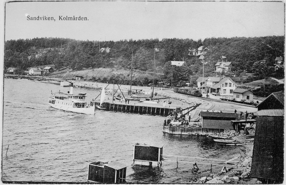 Vykort över Kolmården station med hamnen i förgrunden.