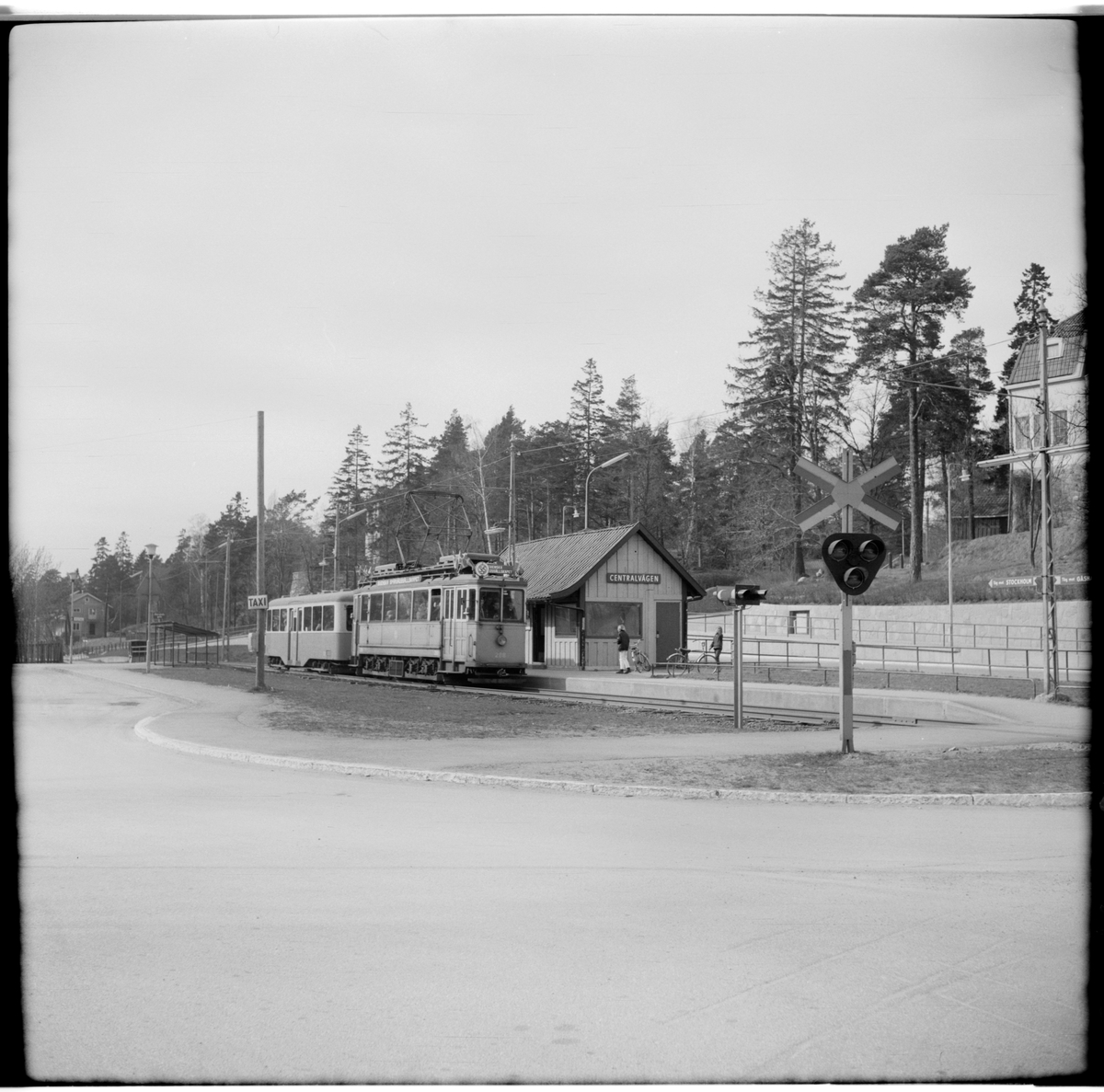 Aktiebolaget Stockholms Spårvägar, SS A11 med släpvagn på hållplats Centralvägen.