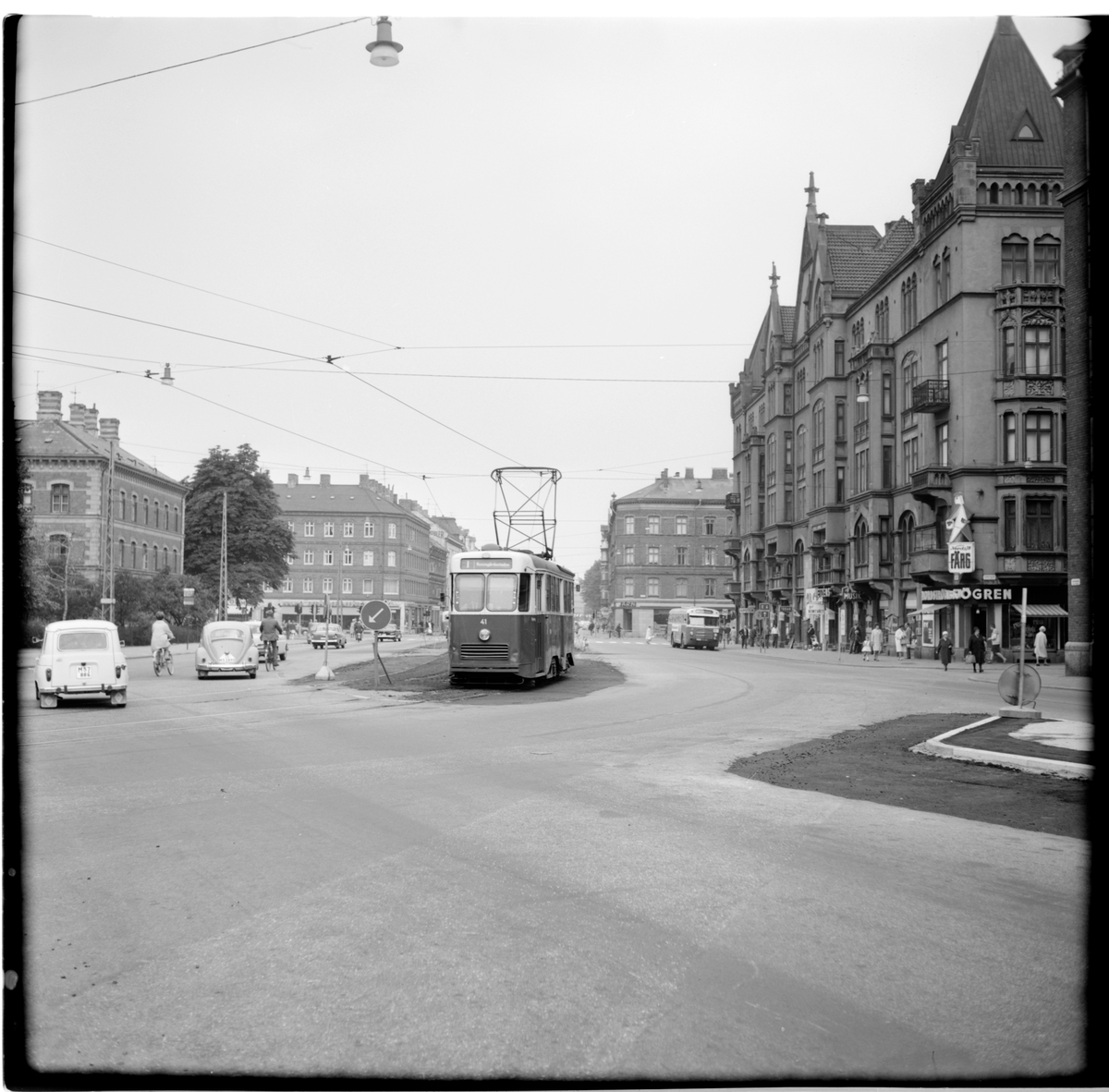 Malmö Stads Spårvägar, MSS H 41 linje 1 lämnar Amiralsgatan och viker in på Bergsgatan.