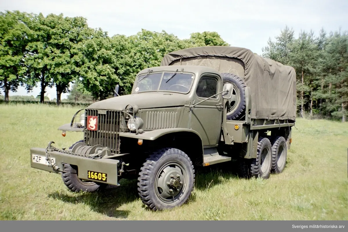 6-hjulsdriven terränglastbil, användes som dragbil för artilleripjäser.