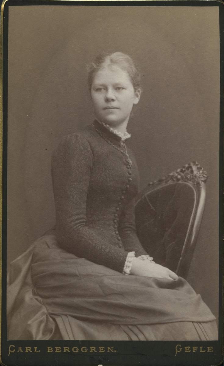 Gulla Almgren, 1885.
