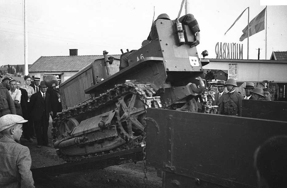 Traktor, Caterpillar, 3 ton. Demonstration av artillerimateriel, Motala.