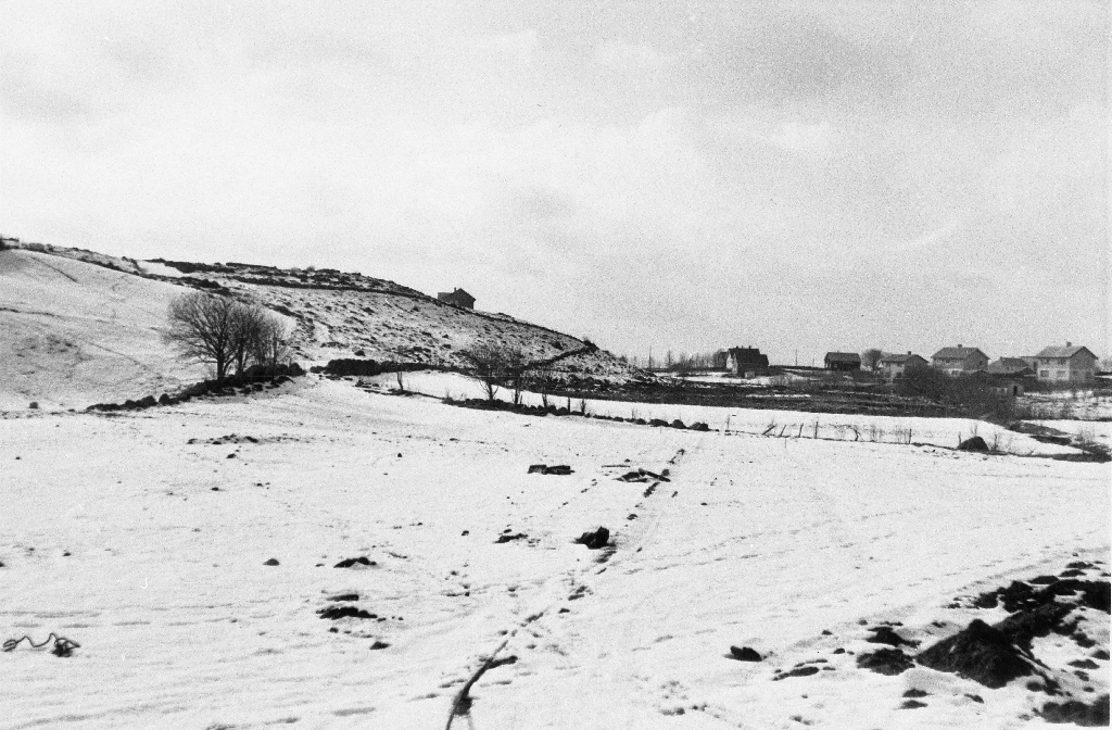 Amatørfoto frå Rossaland med Elisberget i bakgrunnen til venstre. Marka i framgrunnen er nå (1990) byggefeltet Tunhagen.