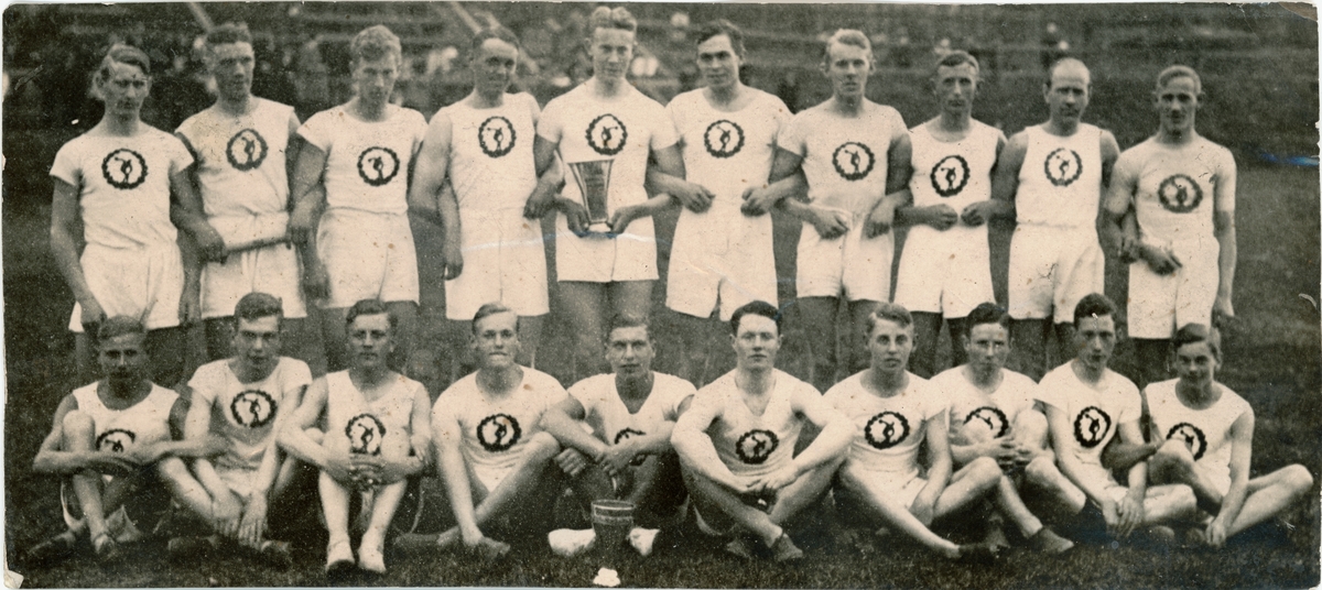 IF Thors vinnande lag i Tiomannastafett Trekanten runt för senior- respektive juniorlag, 1920