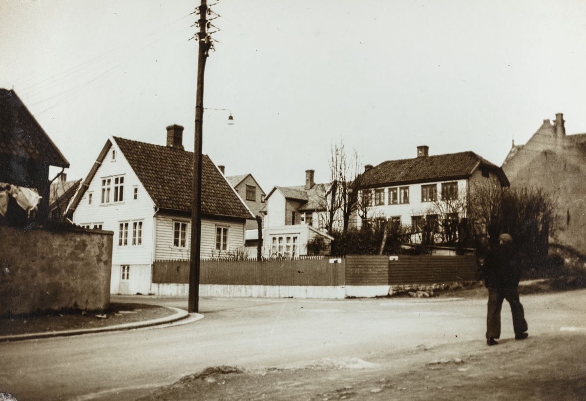 Grønhaug, veikrysset Tuhauggata-Skåregata sett mot nordøst, 1938.