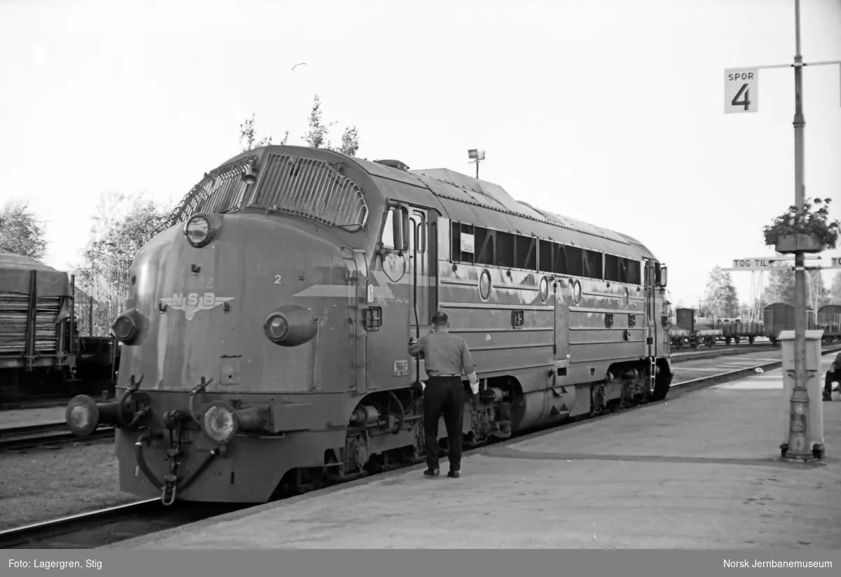 Diesellokomotiv Di 3 622  på Elverum stasjon
