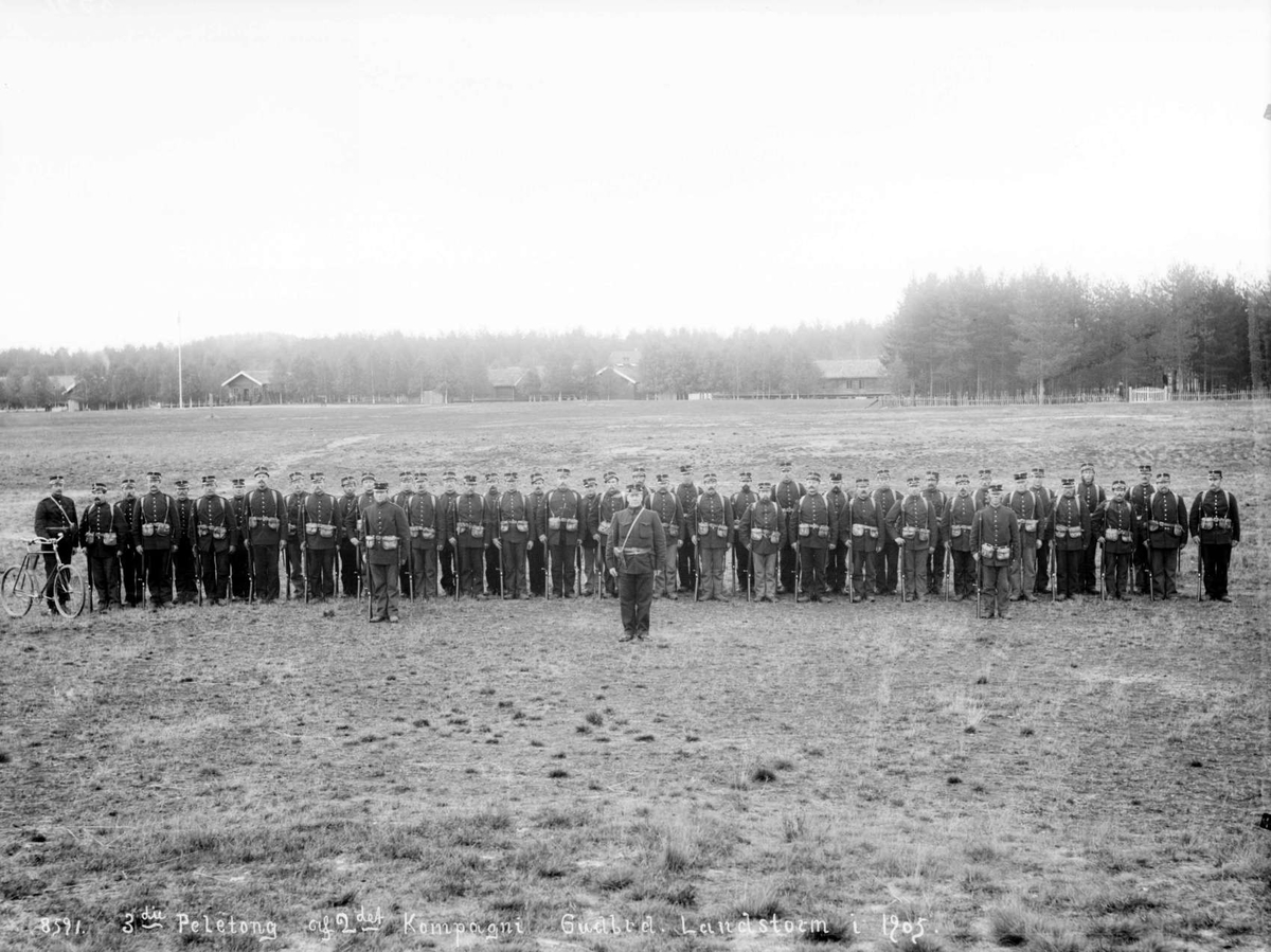16.09.1905. Kort : 3de Peletong  Larsens, soldater, gruppeoppstilling på Terningmoen