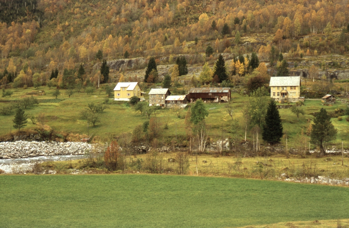 Dokumentasjonsbilde av et eldre gårdsbruk i Valldal, Norddal.