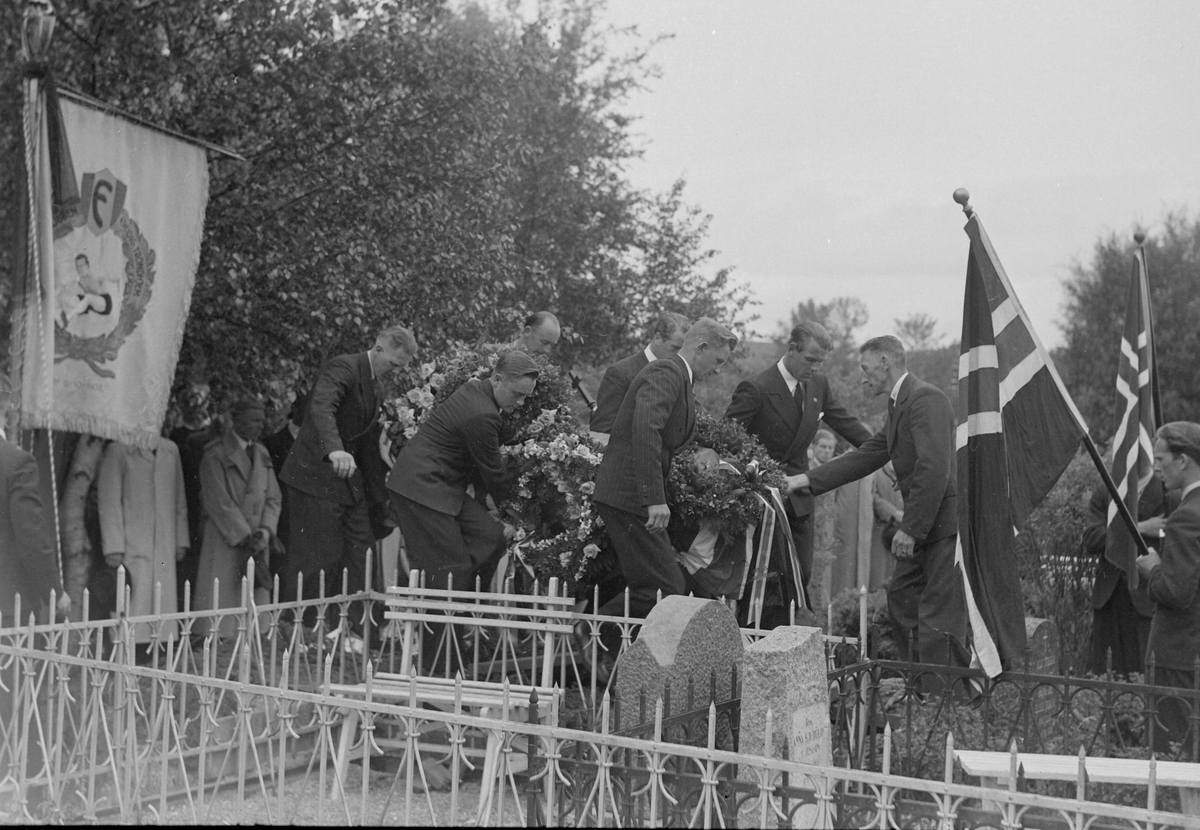 Begravelsen til falne soldater fra Gratangen på Lademoen kirkegård