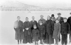 Persongruppe, familie, bildet er tatt på Nigardsjordet vinte