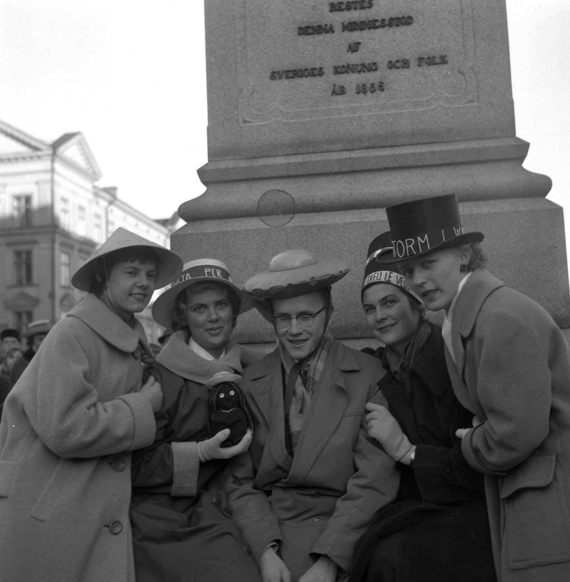 Studentspex vid Engelbrekt på Stortorget.
9 mars 1959.