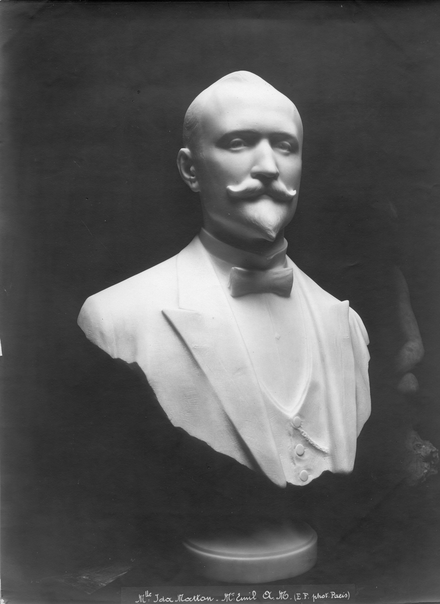Skulptur av Ida Matton. Emil A. M.