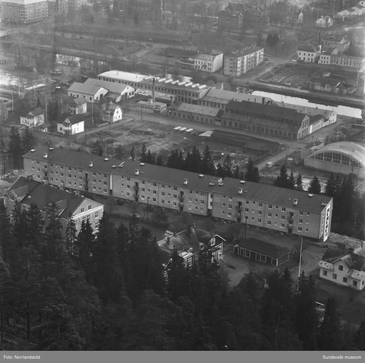 Vyer från Norra berget mot Alliero. Bland annat syns en del av byggnaderna vid gamla epidemisjukhuset.