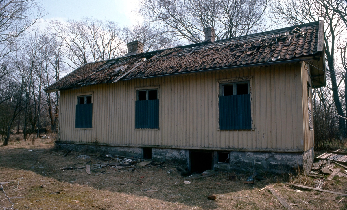 Kålleredgården 1:7 "Emils" år 1978. Troligen från mitten av 1800-talet. Huset brann flera gånger. Relaterat motiv: A1623.
