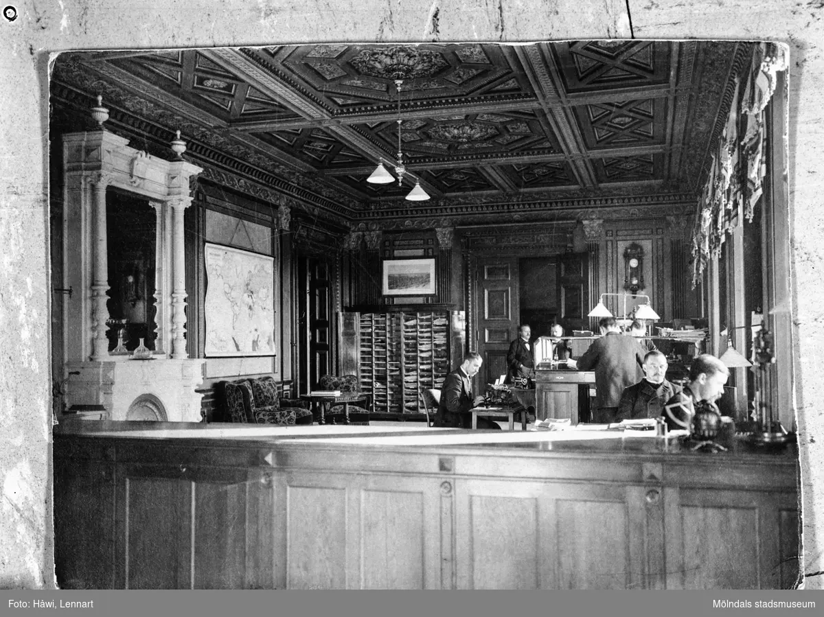 Pappersbruket Papyrus i Mölndal. Stora kontoret, interiör omkring 1905. Reprofotografi, 19/12 1960.