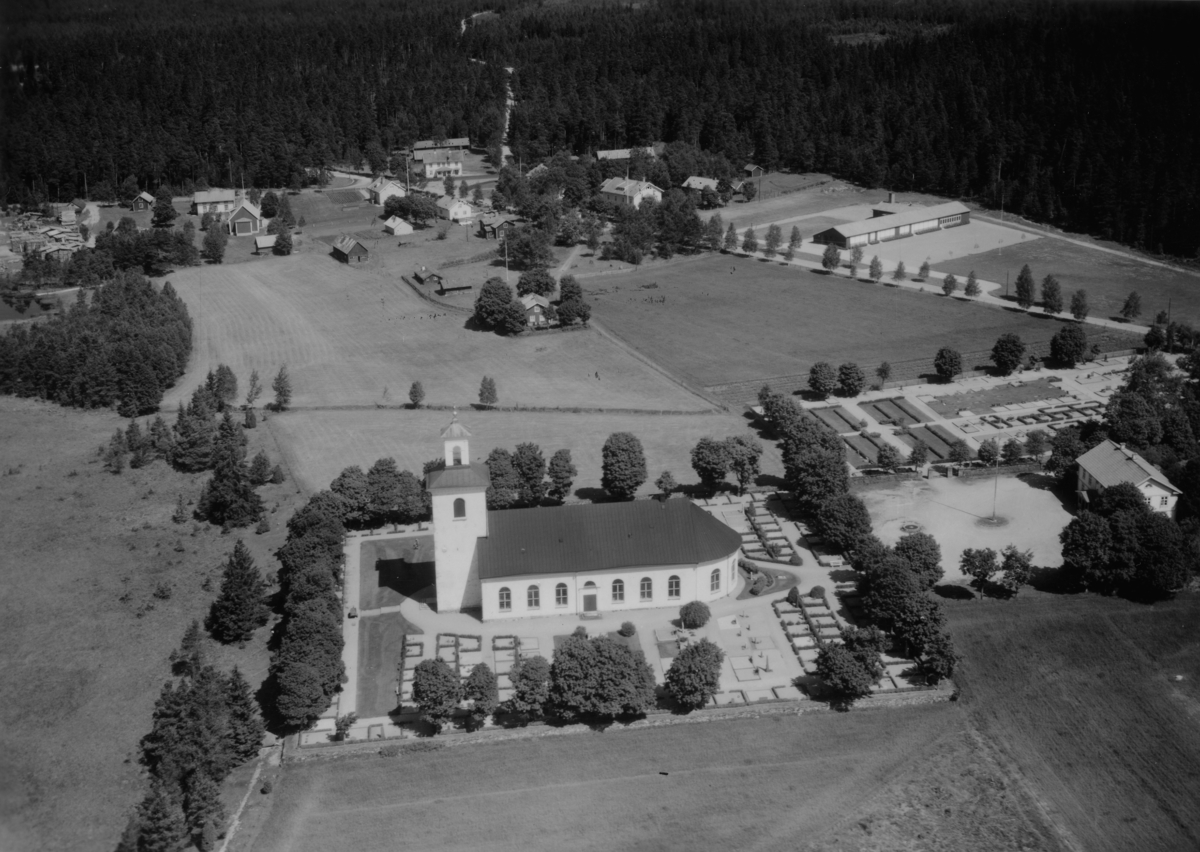 Flygfoto över Åkers kyrka i Vaggeryds kommun, Jönköpings län. 1260/1964
