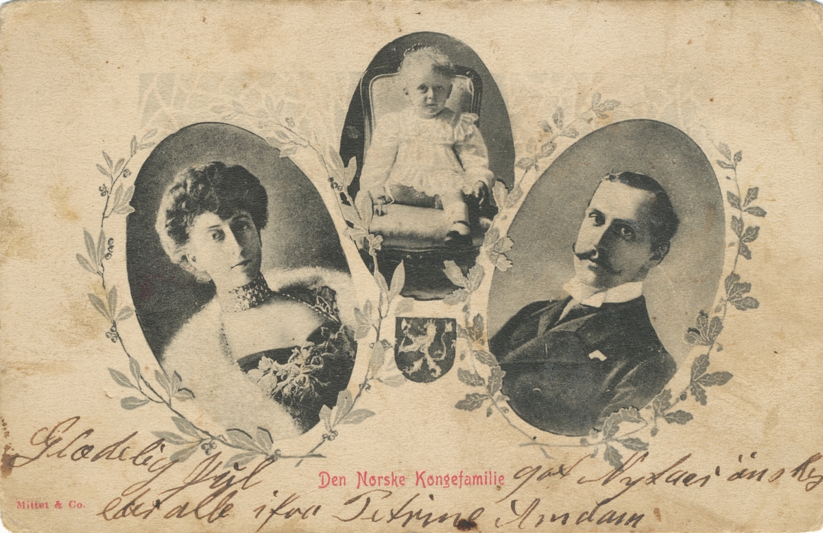 Postkortmotiv med tre potrett av medlemmer av den Norske kongefamilien; Dronning Maud, Kronprins Olav V og Kong Haakon VII.
