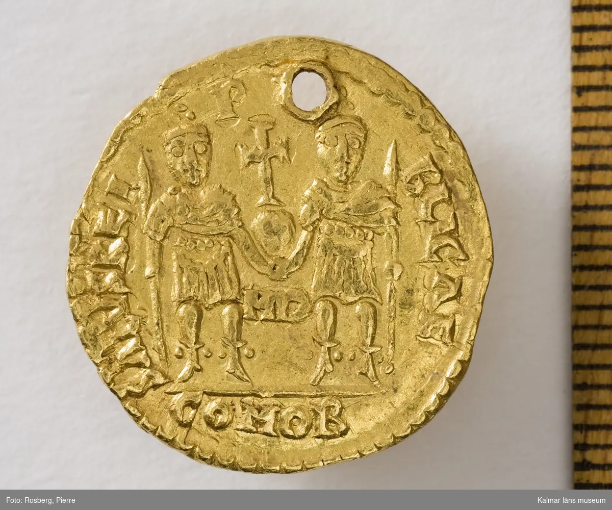 KLM 23575:9  Mynt, solidus, guld. Präglad för Anthemis (467-472 e. Kr.) Bestämning: F 150, RICX2891.