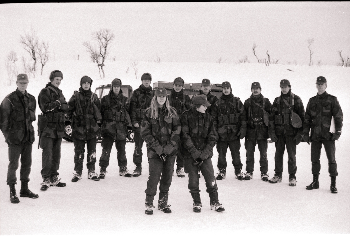 Gruppebilde av soldater på Åsegarden.