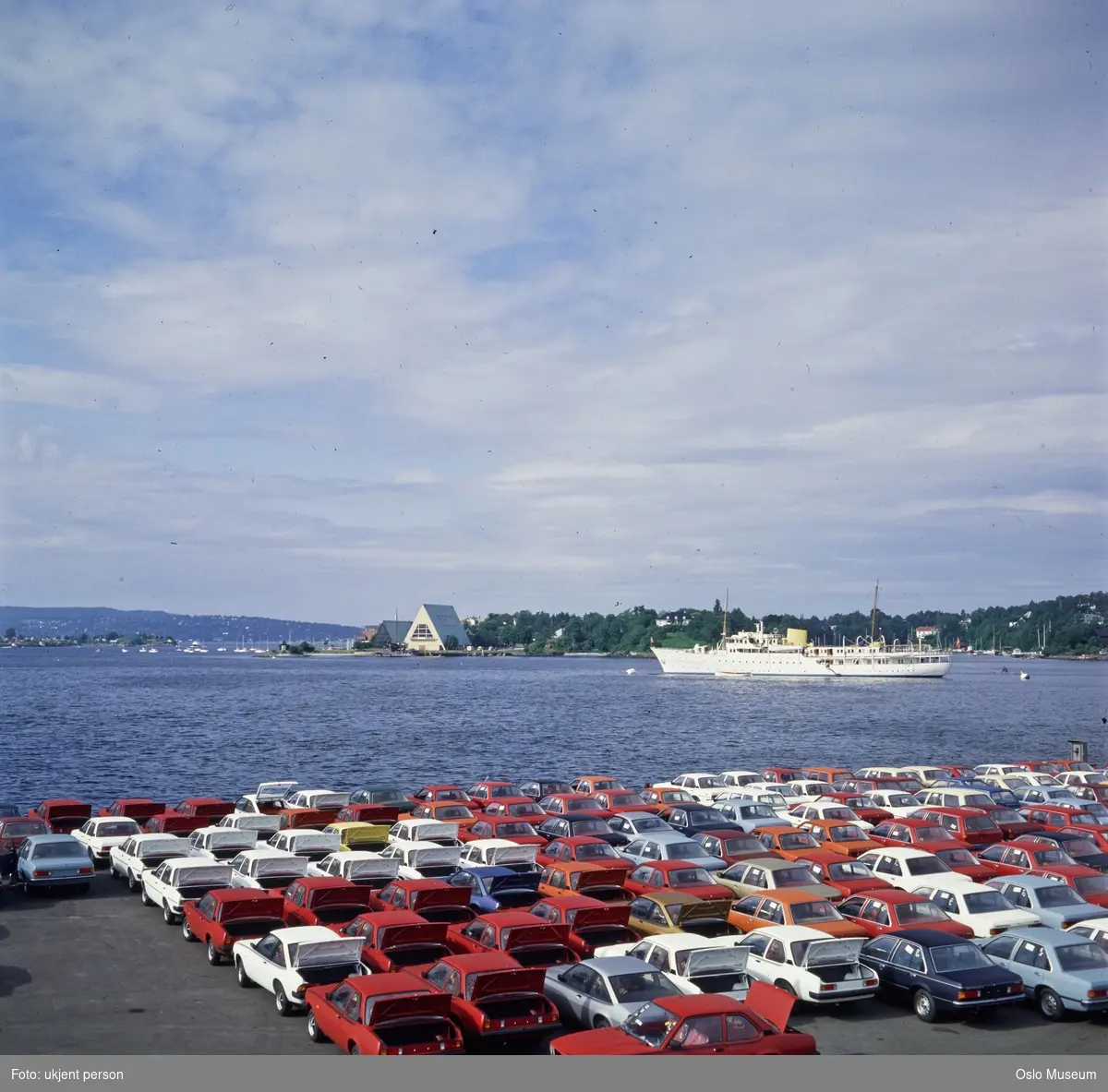 havn, oppstillingsplass for nye biler, fjord, kongeskipet "Norge", Frammuseet