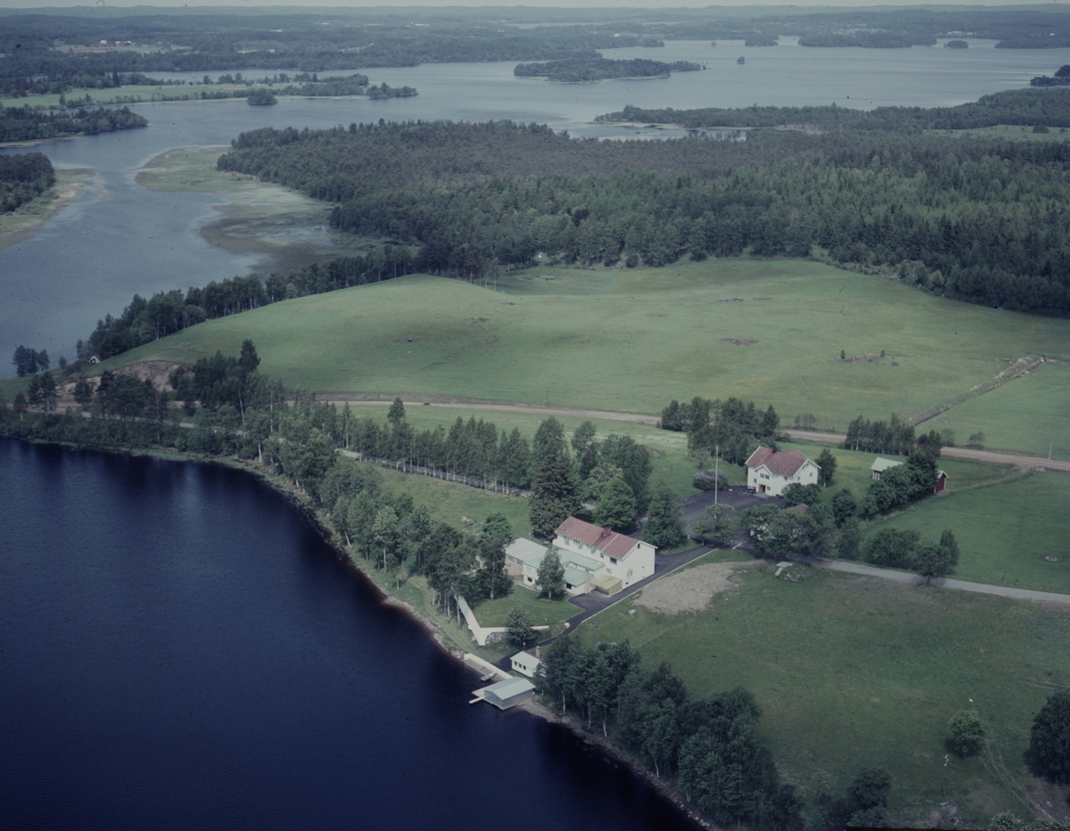 Flygfoto över Sunds Herrgård i Jönköpings kommun. 1306 / 1966