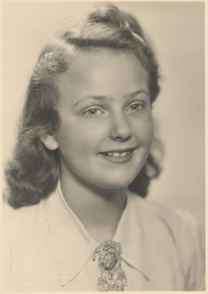 Turid Krøtøy (f. 1925 i Trondheim, gift Hassel), ca. 1940. Hun satt i fangenskap på Falstad i tre uker i desember 1944.