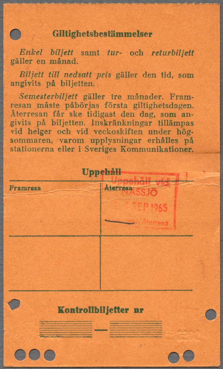Tur och returbiljett på sträckan Jönköping till Nässjö via Flen och Katrineholm. Priset är 76 kronor. På baksidan finns giltighetsbestämmelser samt en röd stämpel. Biljetten är klippt.