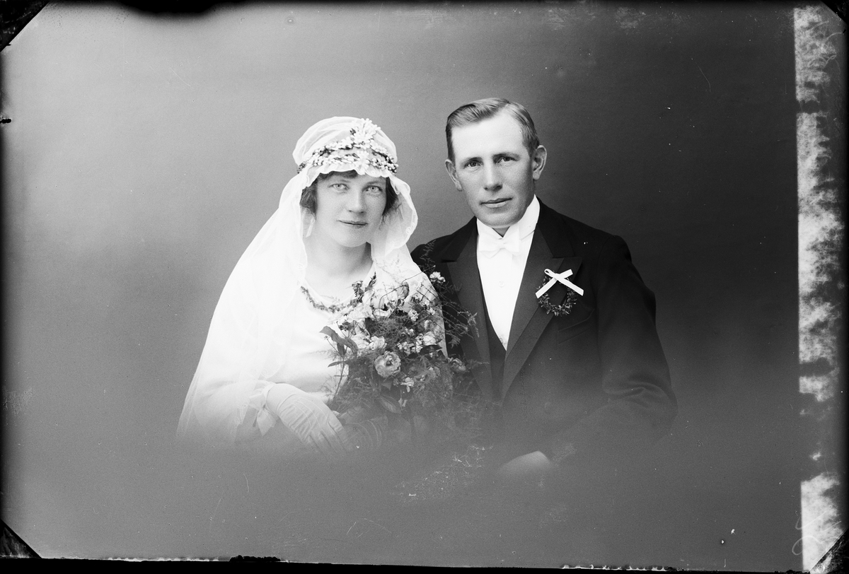 Brudparet Söderström från Valö socken, Uppland 1926