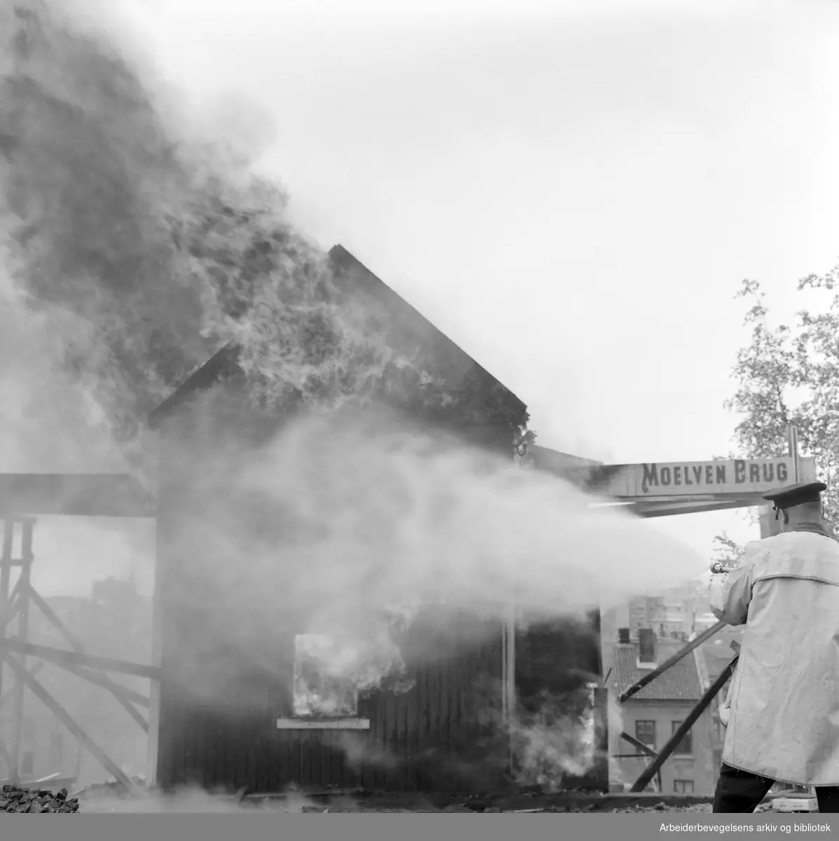 Brannvernøvelse i Stupinngata 4 på Enerhaugen. Mai 1961.