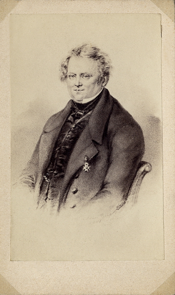 Porträttfoto av en man i kavajkostym och hög stärkkrage (s.k. fadermördare) med kravatt. 
Midjebild, halvprofil. 

Foto efter äldre litografi från ca 1830-1840.