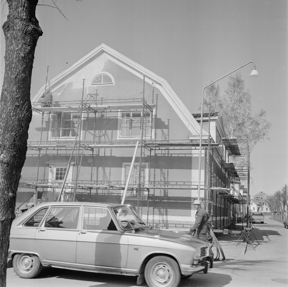 Kommunhuset repareras, Tierp, Uppland 1972