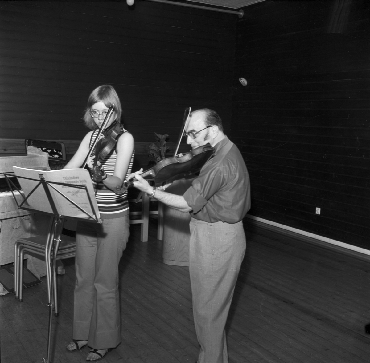 Skolavslutning, fint musikstipendium, Örbyhus, Uppland, juni 1972